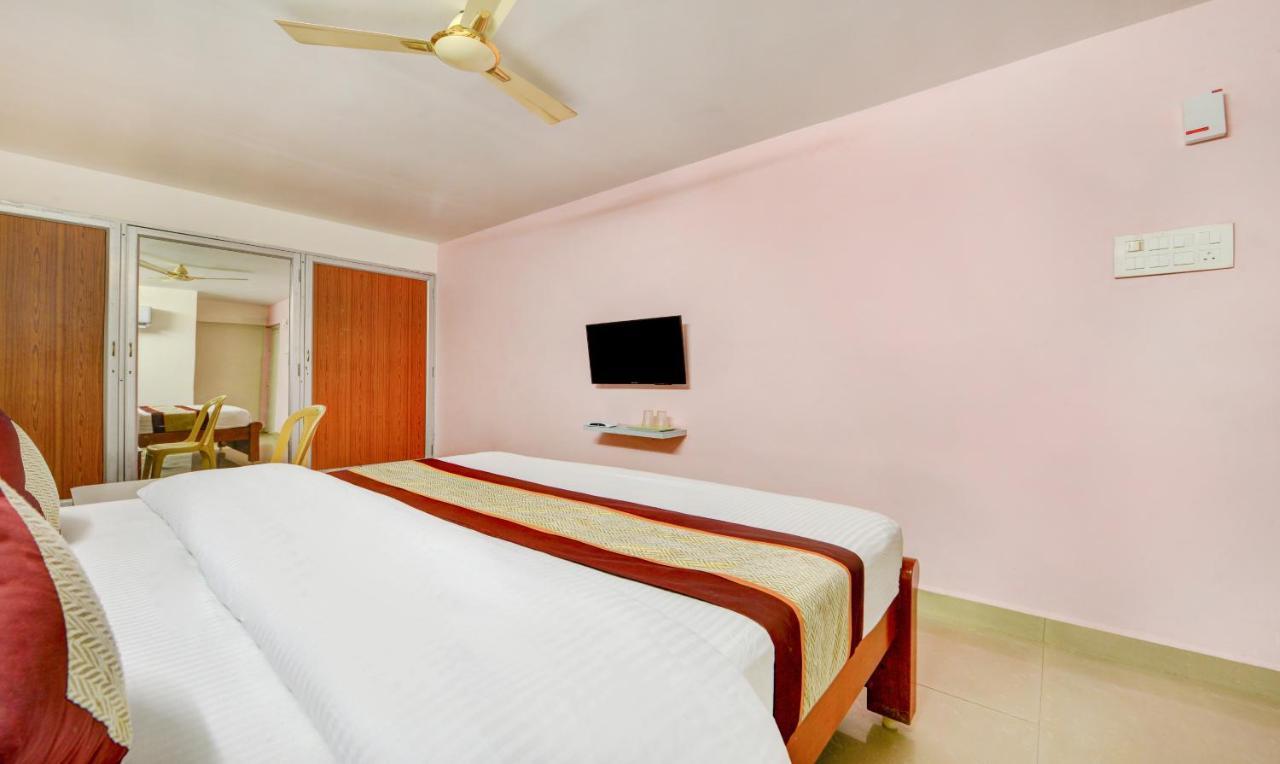 Madrasi Airport Hotel - Saibala Ченнаи Экстерьер фото