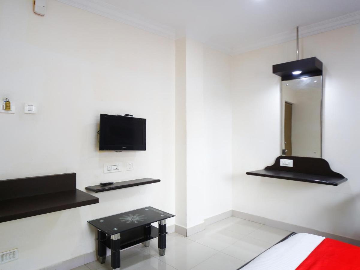 Madrasi Airport Hotel - Saibala Ченнаи Экстерьер фото